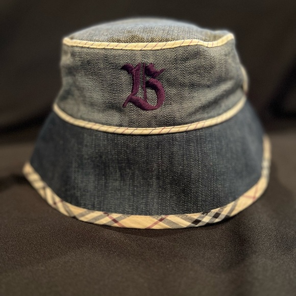 Burberry Children’s Bucket Hat - Picture 1 of 8